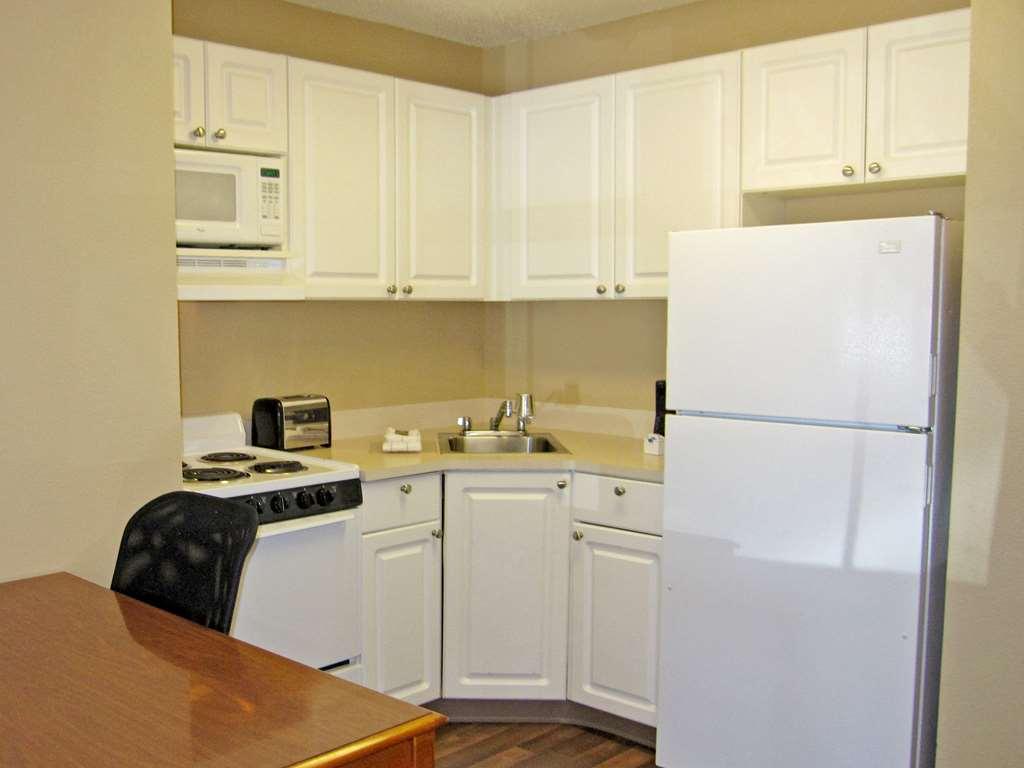 Extended America - Boston - - East Main Street 2*