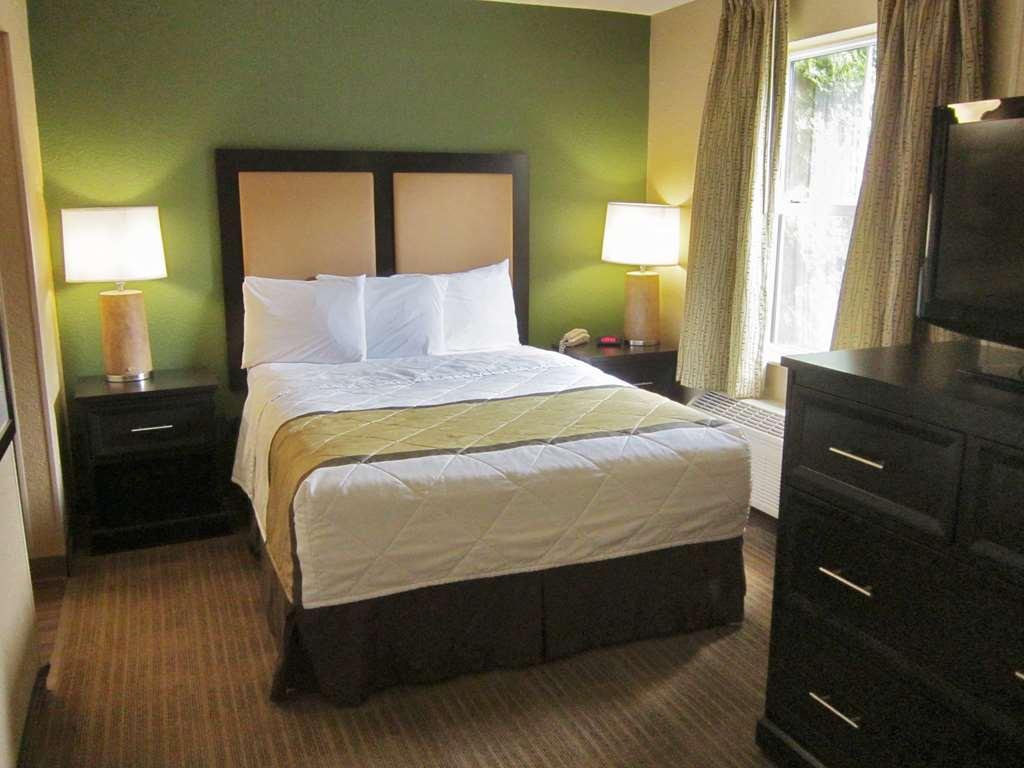 Extended America - Boston - - East Main Street 2*