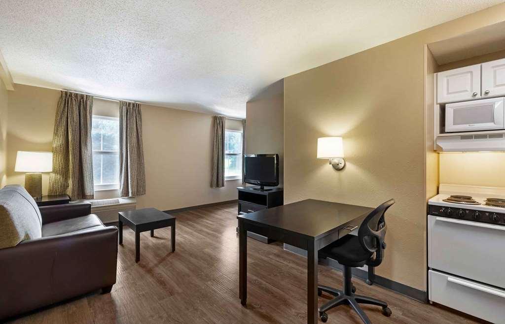 Extended America - Boston - - East Main Street Hotel 2*