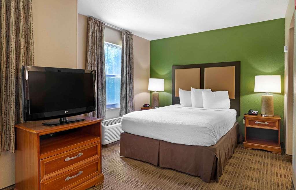 Extended America - Boston - - East Main Street 2*