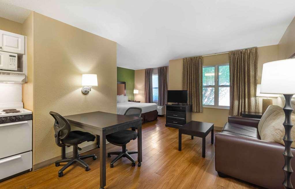 Extended America - Boston - - East Main Street Hotel 2*