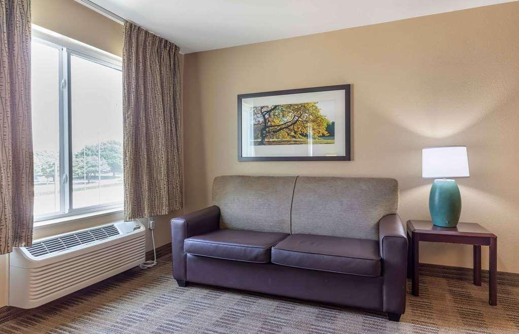 Extended America - Boston - - East Main Street 2*