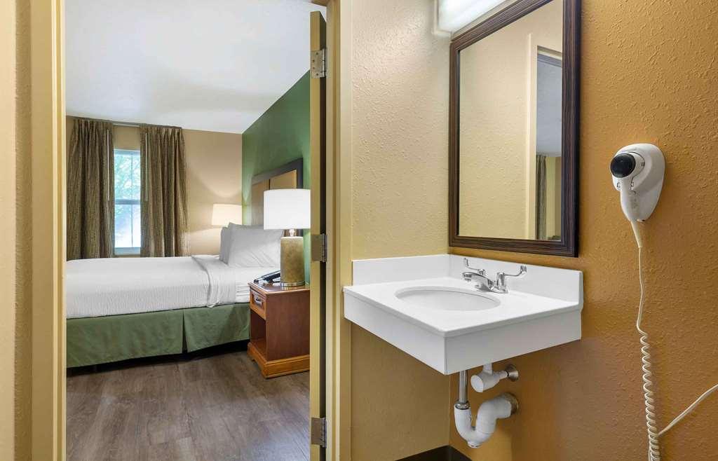 Extended America - Boston - - East Main Street Hotel 2*
