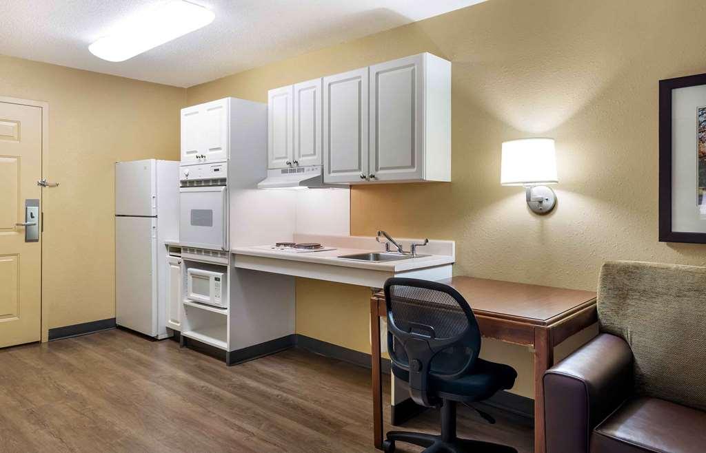 Extended America - Boston - - East Main Street 2*