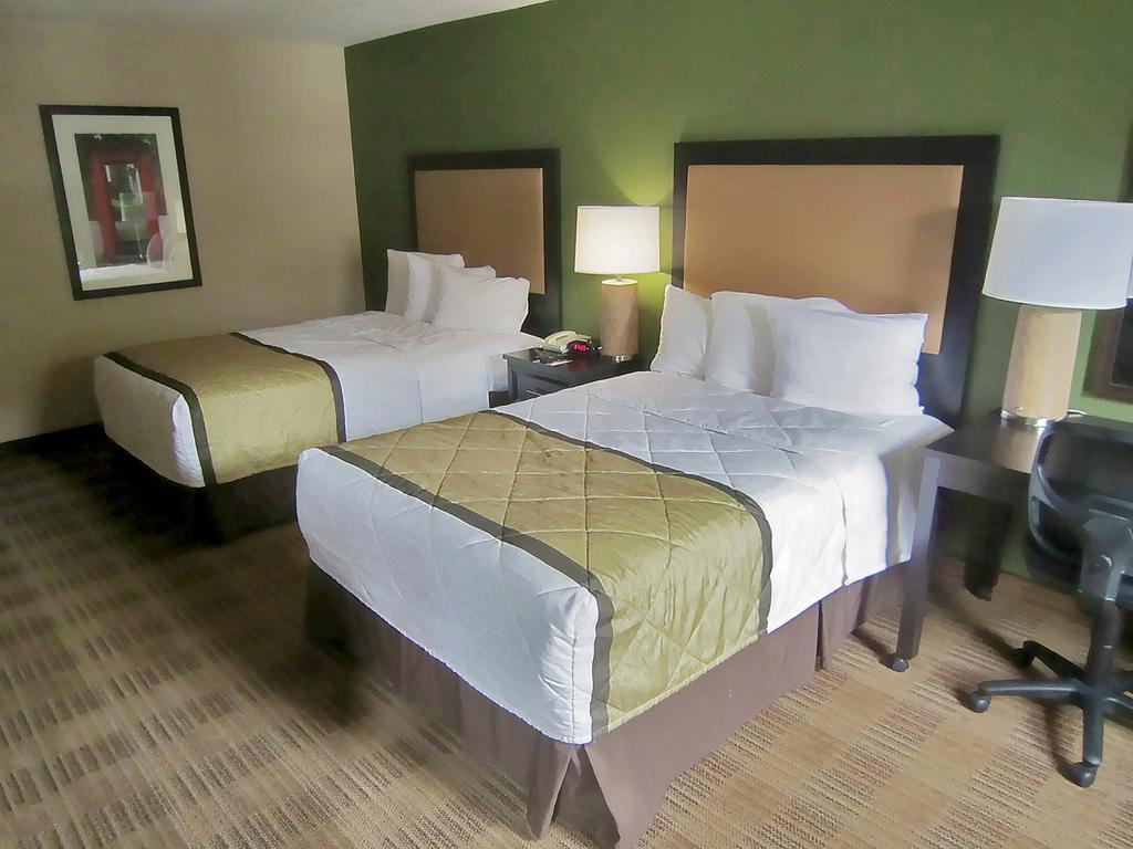 Extended America - Boston - - East Main Street 2*