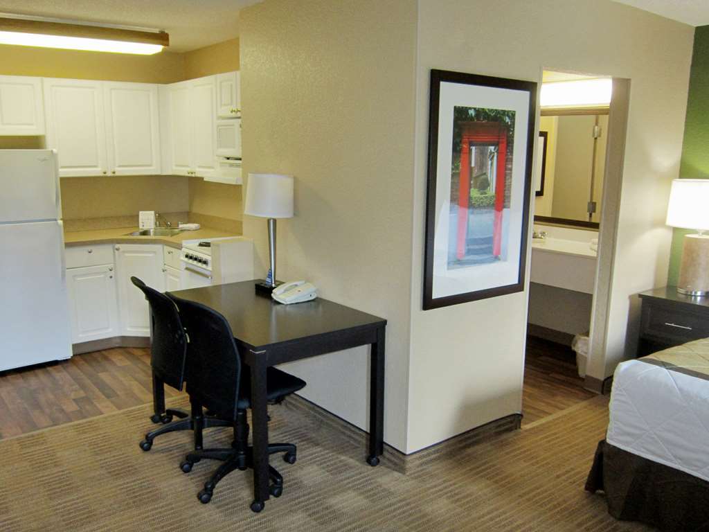 Extended America - Boston - - East Main Street 2*